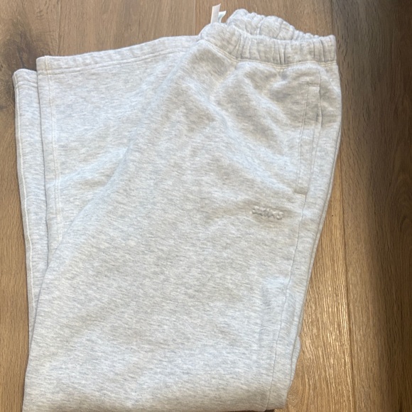 SKIMS Pants - SKIMS Light Gray Sweatpants medium